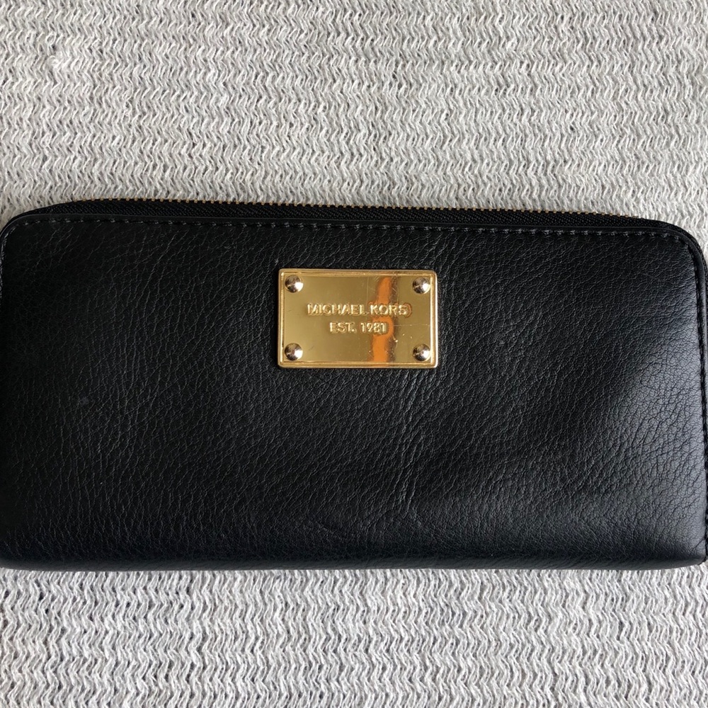 Black Michael Kors Zipper Wallet